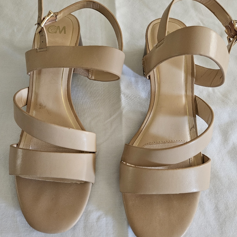 Chelsea Mooreland Size 12 Tan Sandals